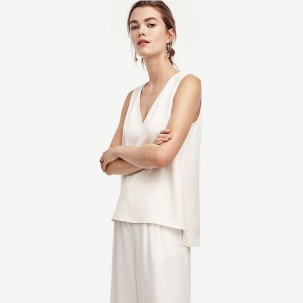 Ann Taylor Crepe Hi-Lo V-Neck Shell in Whi…